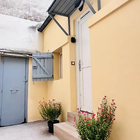 So Link - 75004 Marais District * Paříž